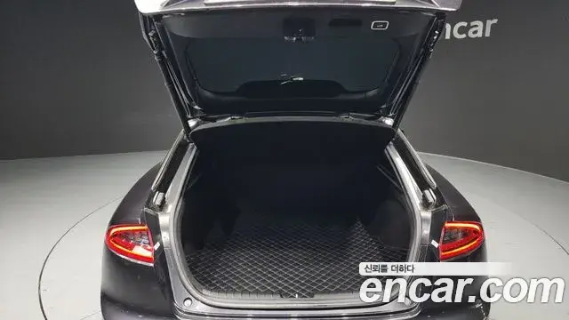 Kia Stinger 2018 — Şəkil 17/20