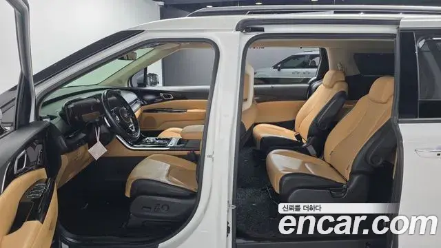 Kia Carnival 2021 — Фото 17/20