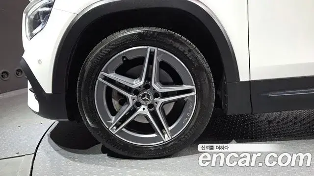 Mercedes-Benz GLB-Class 2021 — Şəkil 1/20