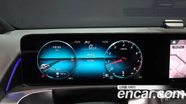 Mercedes-Benz GLB-Class 2021 — Şəkil 16/20