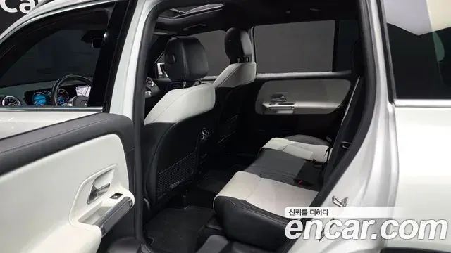 Mercedes-Benz GLB-Class 2021 — Şəkil 10/20