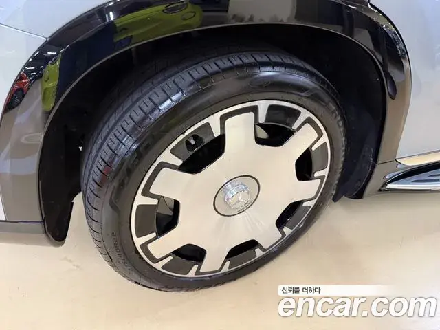 Mercedes-Benz EQS SUV 2024 — Photo 8/20