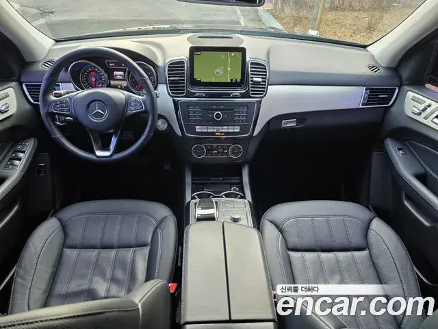Mercedes-Benz GLE-Class 2018 — Photo 9/20