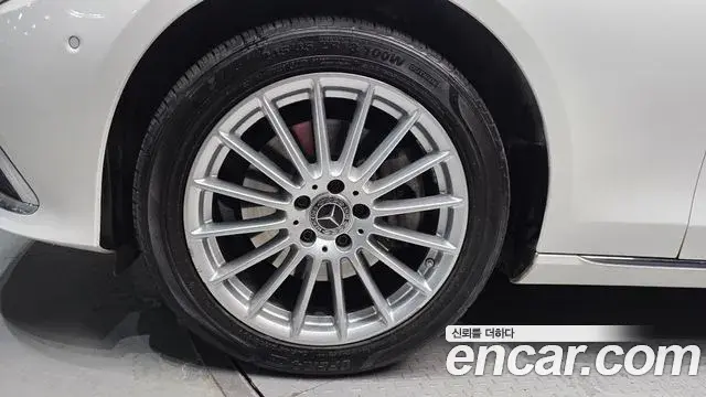 Mercedes-Benz E-Class 2023 — ფოტო 19/20
