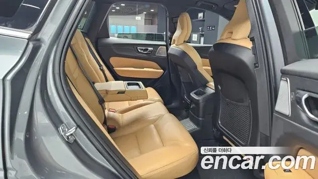Volvo XC60 2020 — Şəkil 18/20