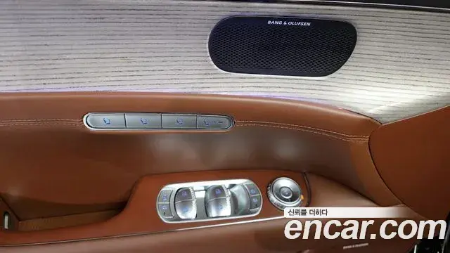 Genesis G90 2023 — Photo 12/20