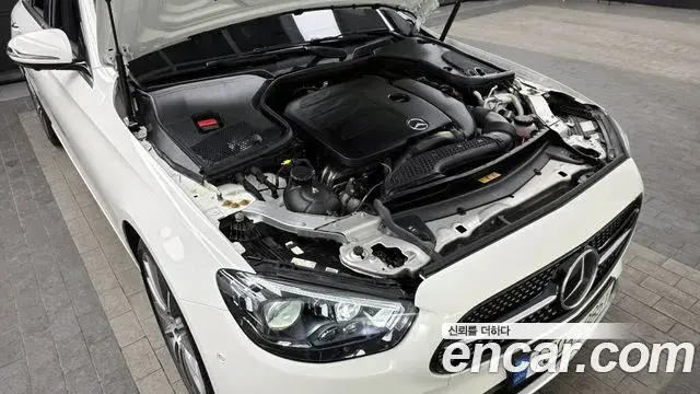 Mercedes-Benz E-Class 2021 — ფოტო 8/20