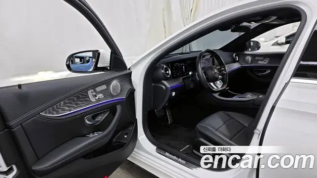 Mercedes-Benz E-Class 2021 — ფოტო 1/20