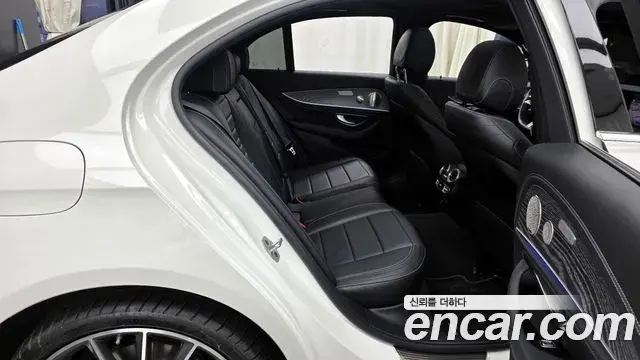 Mercedes-Benz E-Class 2021 — ფოტო 10/20