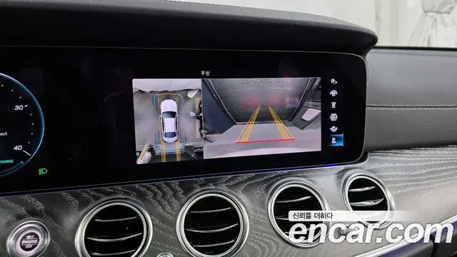 Mercedes-Benz E-Class 2021 — ფოტო 7/20