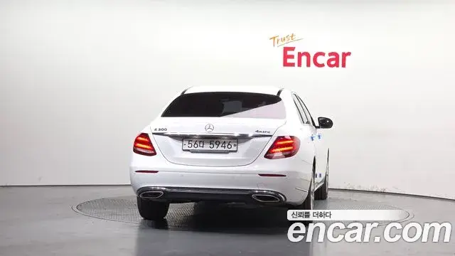 Mercedes-Benz E-Class 2018 — ფოტო 19/20