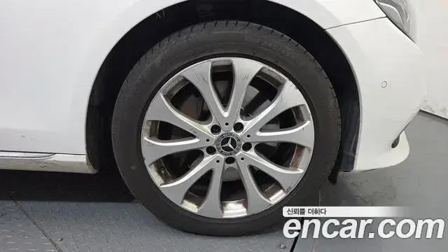 Mercedes-Benz E-Class 2018 — ფოტო 6/20