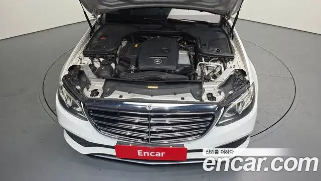 Mercedes-Benz E-Class 2018 — ფოტო 11/20