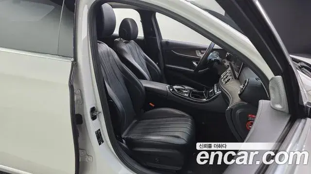 Mercedes-Benz E-Class 2018 — ფოტო 8/20