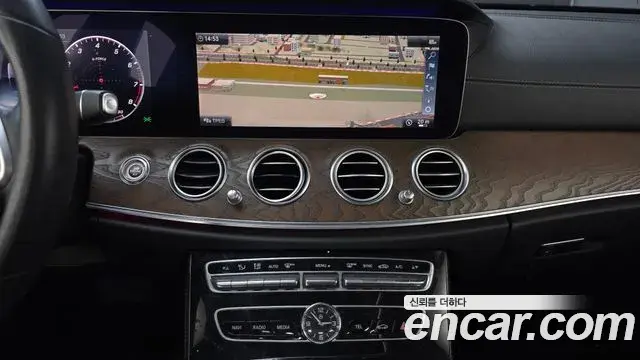 Mercedes-Benz E-Class 2018 — ფოტო 2/20