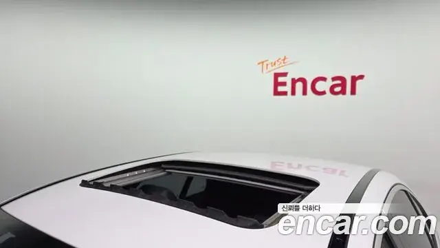 Mercedes-Benz E-Class 2018 — ფოტო 15/20