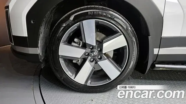 Hyundai Santa Fe 2025 — ფოტო 8/20
