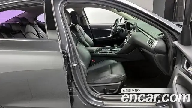 Genesis G70 2018 — ფოტო 16/20