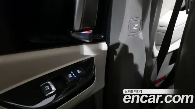 Kia Carnival 2023 — Фото 18/20