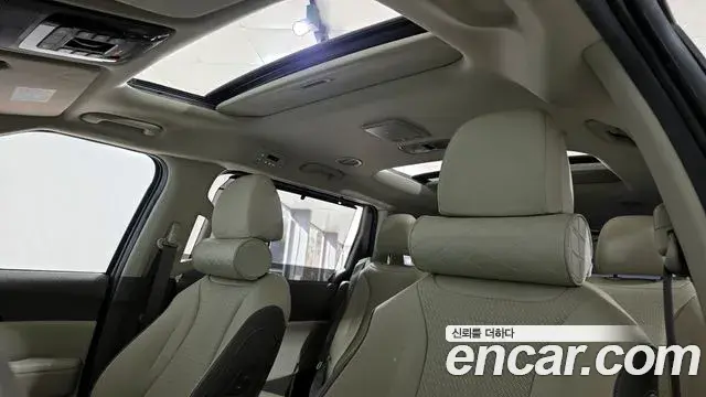 Kia Carnival 2023 — Фото 19/20