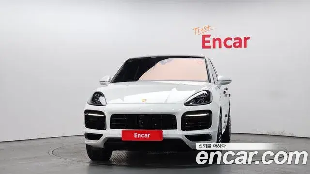 Porsche Cayenne 2021 — ფოტო 19/20