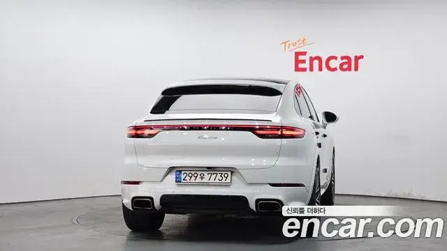 Porsche Cayenne 2021 — ფოტო 7/20