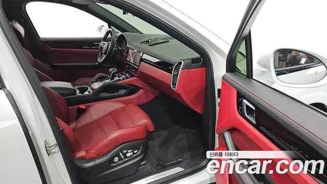 Porsche Cayenne 2021 — ფოტო 5/20