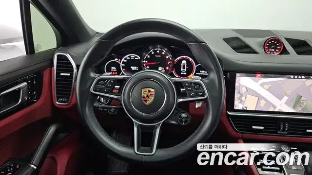 Porsche Cayenne 2021 — ფოტო 8/20