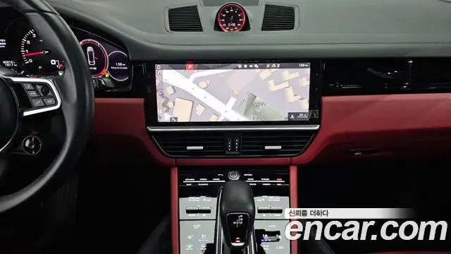 Porsche Cayenne 2021 — ფოტო 18/20