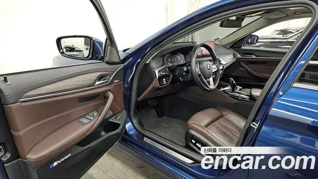 BMW 5 Series 2021 — ფოტო 19/20