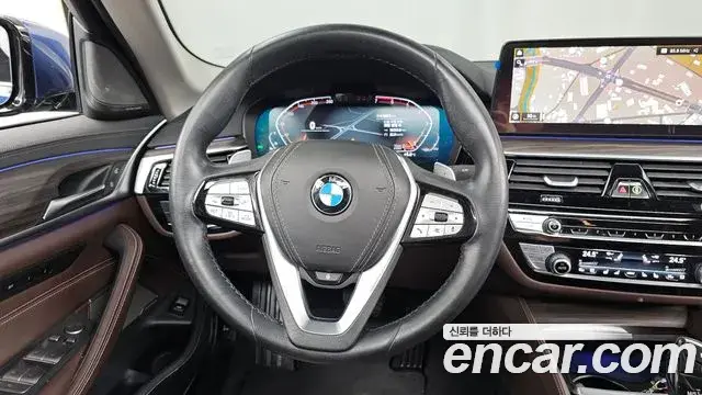 BMW 5 Series 2021 — ფოტო 8/20