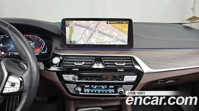 BMW 5 Series 2021 — ფოტო 17/20
