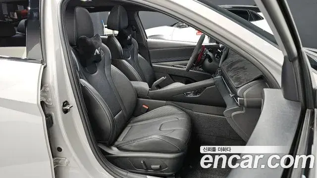 Hyundai The New Avante Hybrid 2022 — ფოტო 19/20