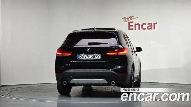 BMW X1 2021 — Şəkil 13/20