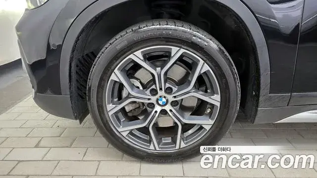 BMW X1 2021 — Şəkil 19/20
