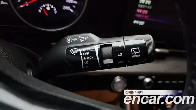 Kia Carnival 2023 — Şəkil 17/20