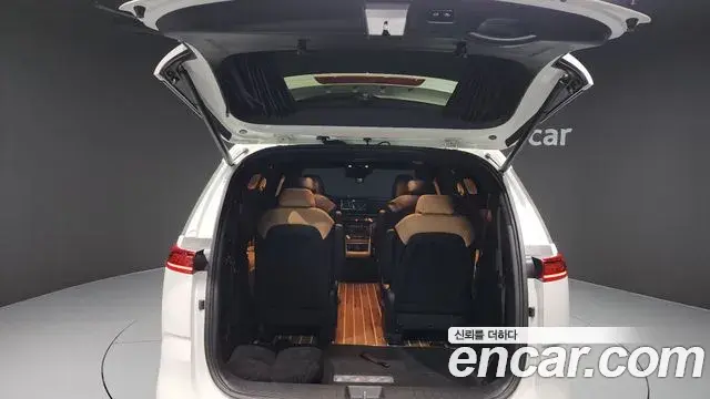 Kia Carnival 2023 — Şəkil 16/20