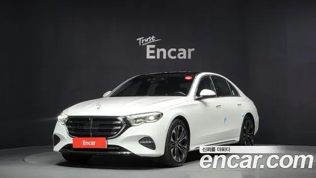 Mercedes-Benz E-Class 2025 — Photo 10/20
