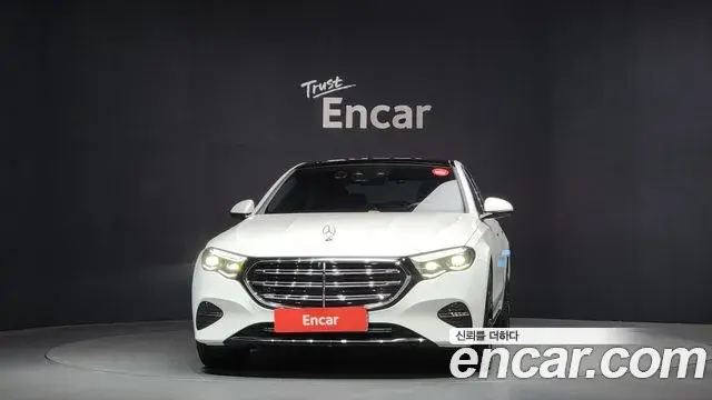 Mercedes-Benz E-Class 2025 — Photo 14/20