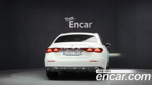 Mercedes-Benz E-Class 2025 — Photo 18/20