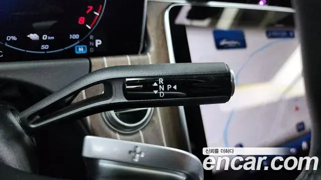 Mercedes-Benz E-Class 2025 — Photo 16/20