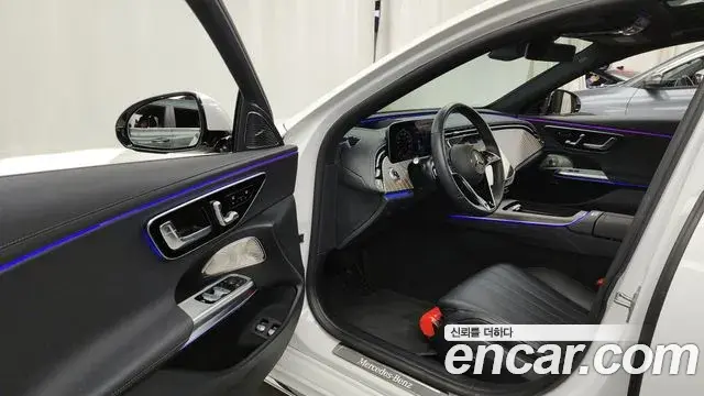 Mercedes-Benz E-Class 2025 — Photo 1/20