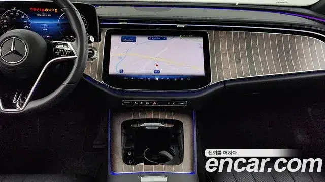 Mercedes-Benz E-Class 2025 — Photo 11/20