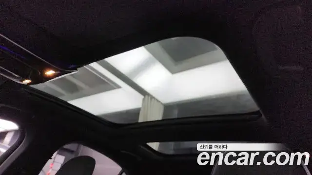 Mercedes-Benz E-Class 2025 — Photo 9/20