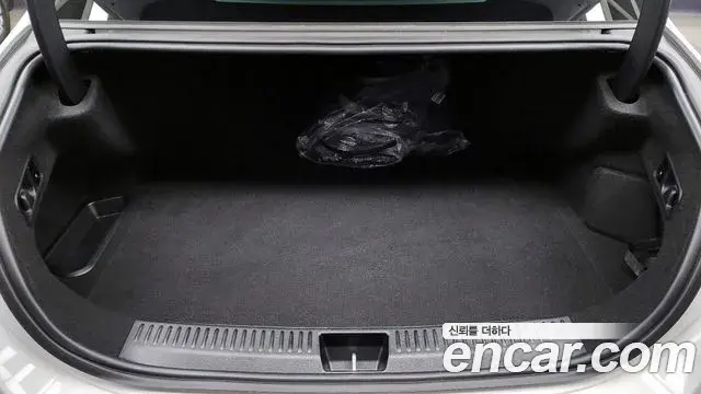 Mercedes-Benz E-Class 2025 — Photo 5/20