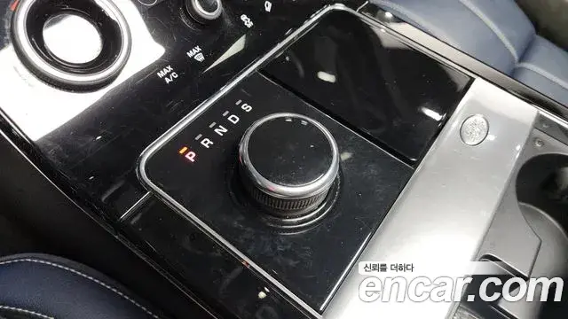 Land Rover Range Rover Velar 2019 — Photo 11/20