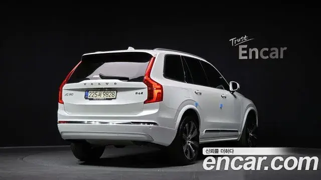 Volvo XC90 2022 — Photo 18/20
