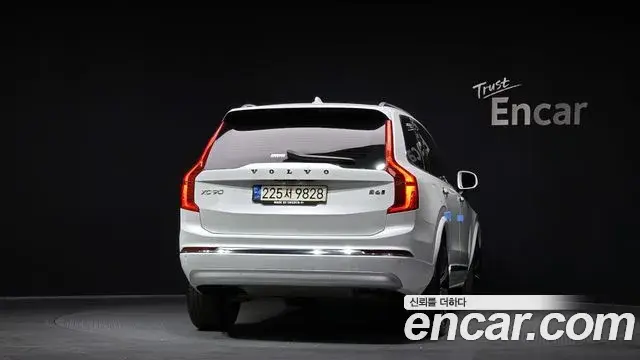 Volvo XC90 2022 — Photo 9/20