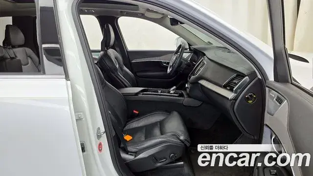 Volvo XC90 2022 — Photo 19/20