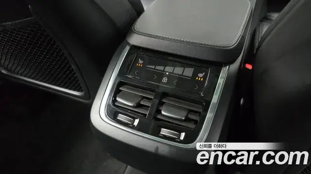 Volvo XC90 2022 — Photo 8/20